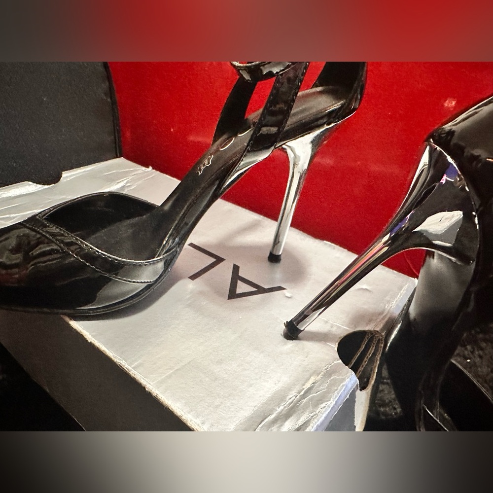 Vintage Y2K Black Patent Leather Pump With Silver Stiletto Heal